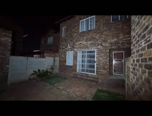 2 BEDROOM DUPLEX FOR SALE IN CLAREMONT